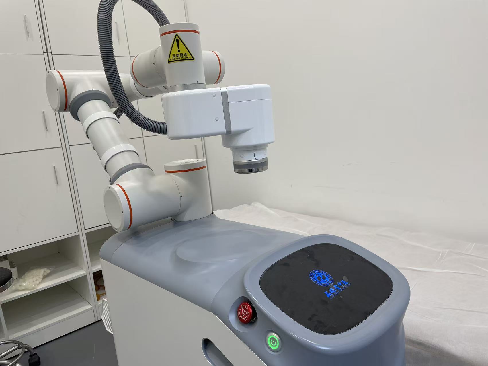 20251105001648481526.jpg 理疗机器人.jpg